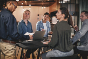 self-organizing team making decisions